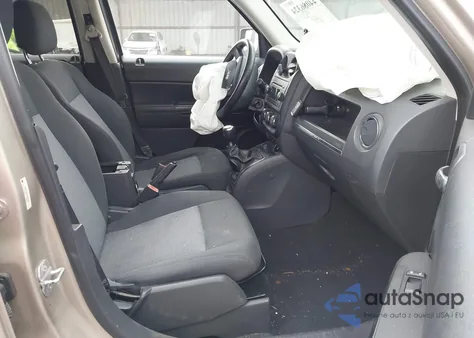 2010 Jeep Patriot Sport z USA, uszkodzony, nr VIN 1J4NF2GB5AD552895